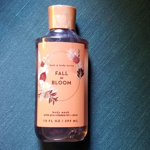 Bath & Body Works Fall in Bloom Body Wash Set - Orange and White - Picture 5 of 5